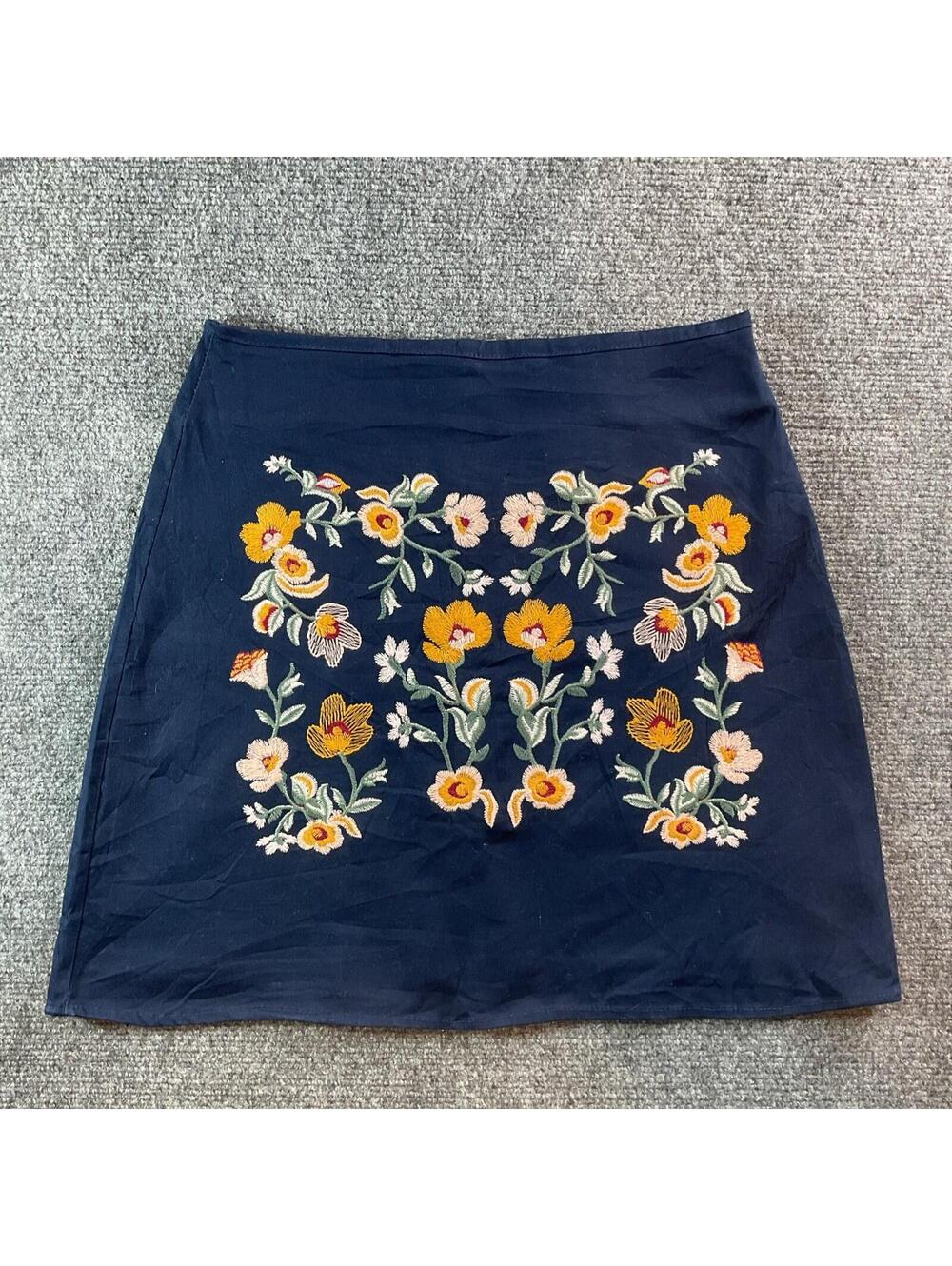 Francesca's Mi Ami Navy Floral Embroidered Cotton Mini Skirt Size Small